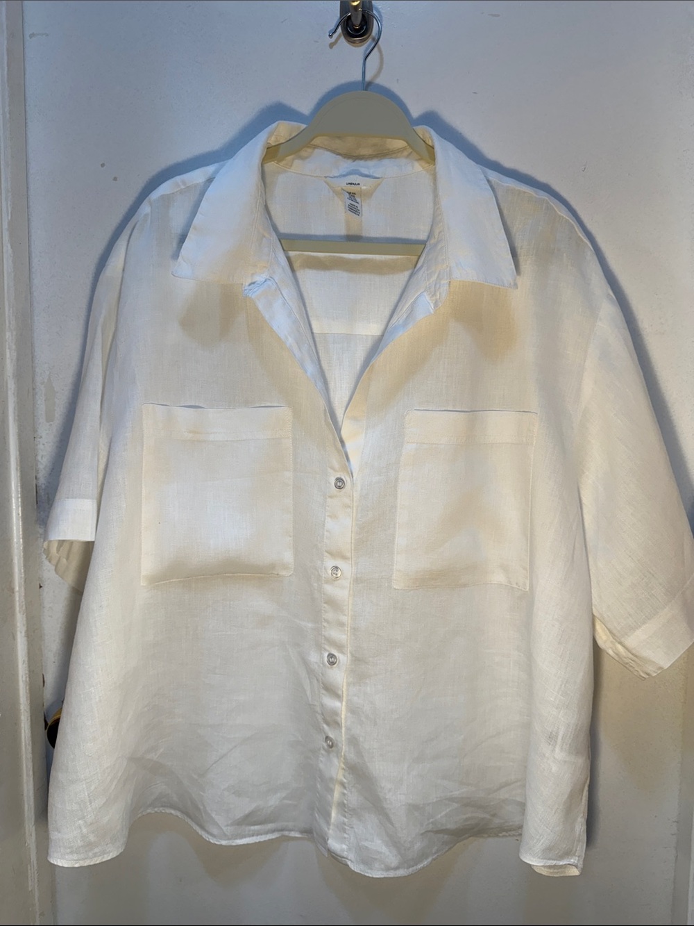 H&M women’s White Short-Sleeve Button-Up Shirt